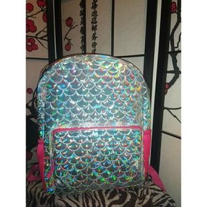 Cute metallic silver and pink backpack! ❤️